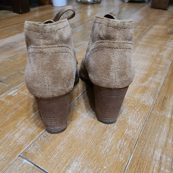 Lucky Brand Shylow Tan Suede Leather 3 inch Wedge Lace Up Ankle Booties Size 8.5 - Picture 9 of 13